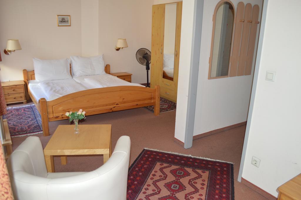 Hotel Pension Walzerstadt Viena Habitación foto