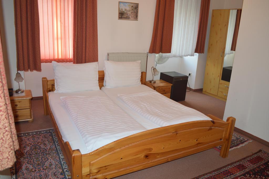 Hotel Pension Walzerstadt Viena Habitación foto