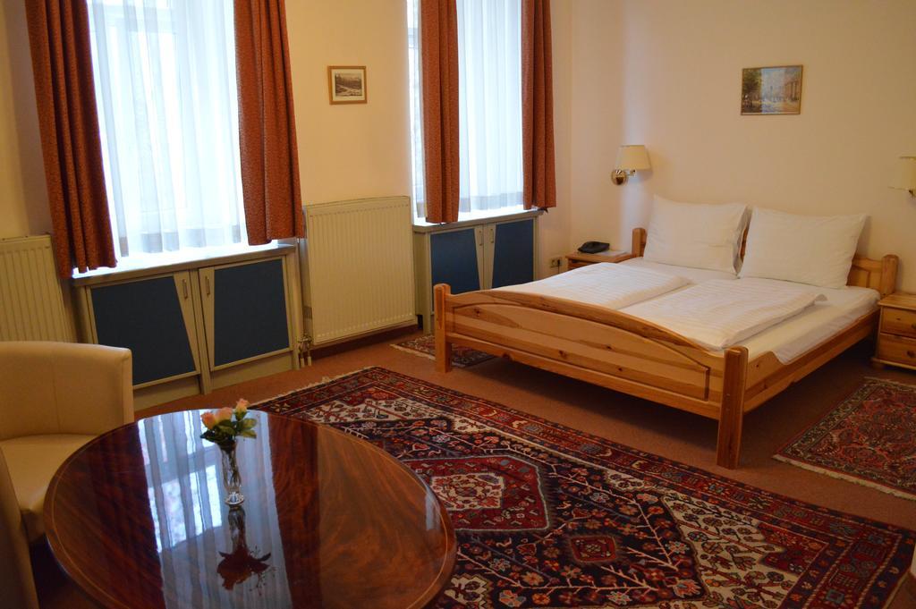 Hotel Pension Walzerstadt Viena Habitación foto