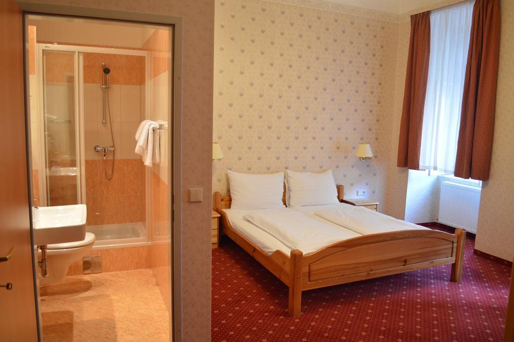 Hotel Pension Walzerstadt Viena Habitación foto
