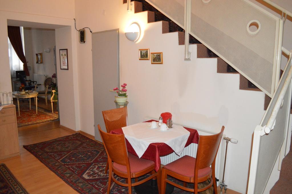 Hotel Pension Walzerstadt Viena Exterior foto