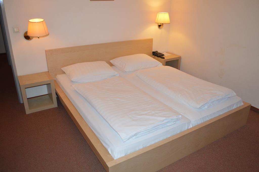 Hotel Pension Walzerstadt Viena Habitación foto