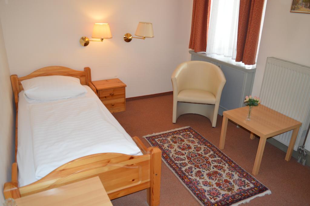 Hotel Pension Walzerstadt Viena Habitación foto