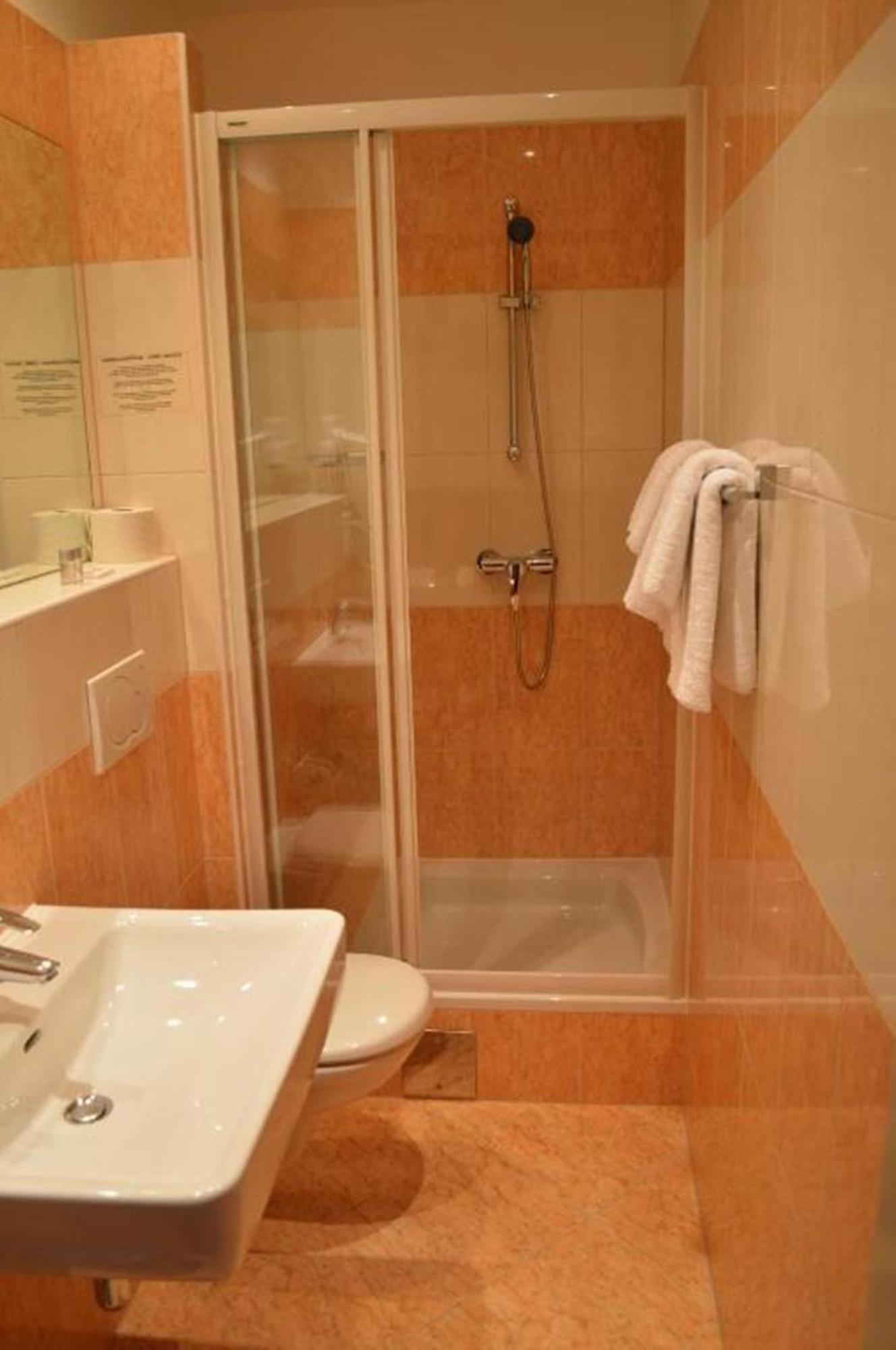 Hotel Pension Walzerstadt Viena Habitación foto